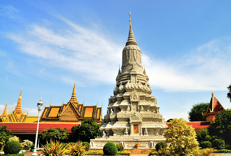 Wat Preah Keo Morokat - Chùa lát gạch bạc duy nhất tại Đông Dương